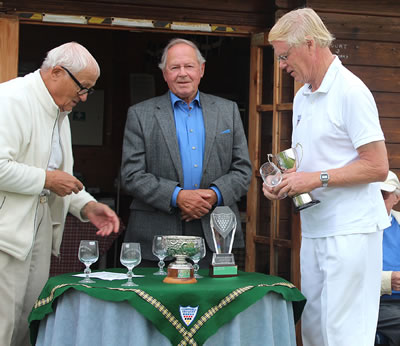  David Edwards winner receives President's Cup for Golf Croquet